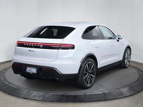 Certified 2025 Porsche Macan Electric image 7