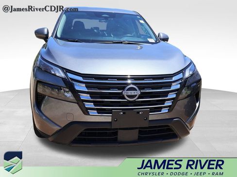 Used 2025 Nissan Rogue SV FWD image 6
