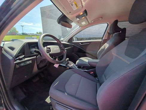Used 2025 Kia Niro LX FWD image 15