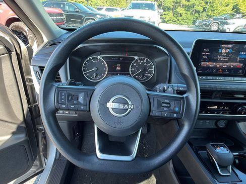 Used 2024 Nissan Rogue SV AWD/4WD image 25