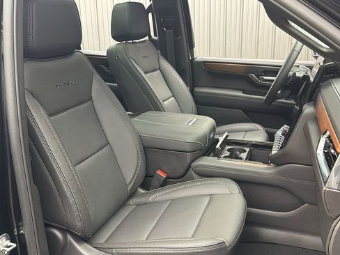 Used 2026 GMC Yukon Denali w/ Sun & Power Step Package AWD/4WD image 37