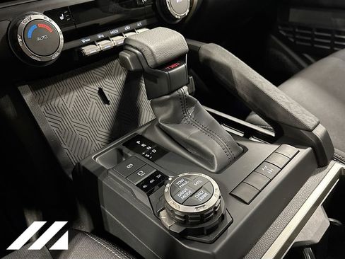 Used 2025 Toyota Tacoma TRD Off-Road AWD/4WD image 18