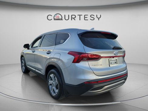 Used 2022 Hyundai Santa Fe SE FWD image 2