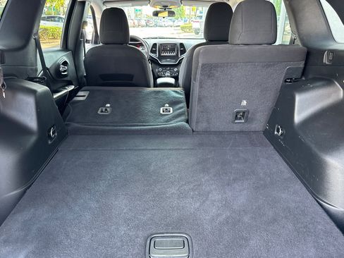 Used 2019 Jeep Cherokee Latitude w/ Popular Appearance Group image 15