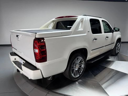 Used 2012 Chevrolet Avalanche LTZ RWD image 2