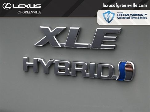 Used 2023 Toyota RAV4 XLE Premium image 12