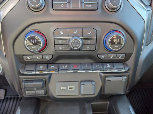 Used 2022 Chevrolet Silverado 2500 LTZ w/ LTZ Plus Package image 26