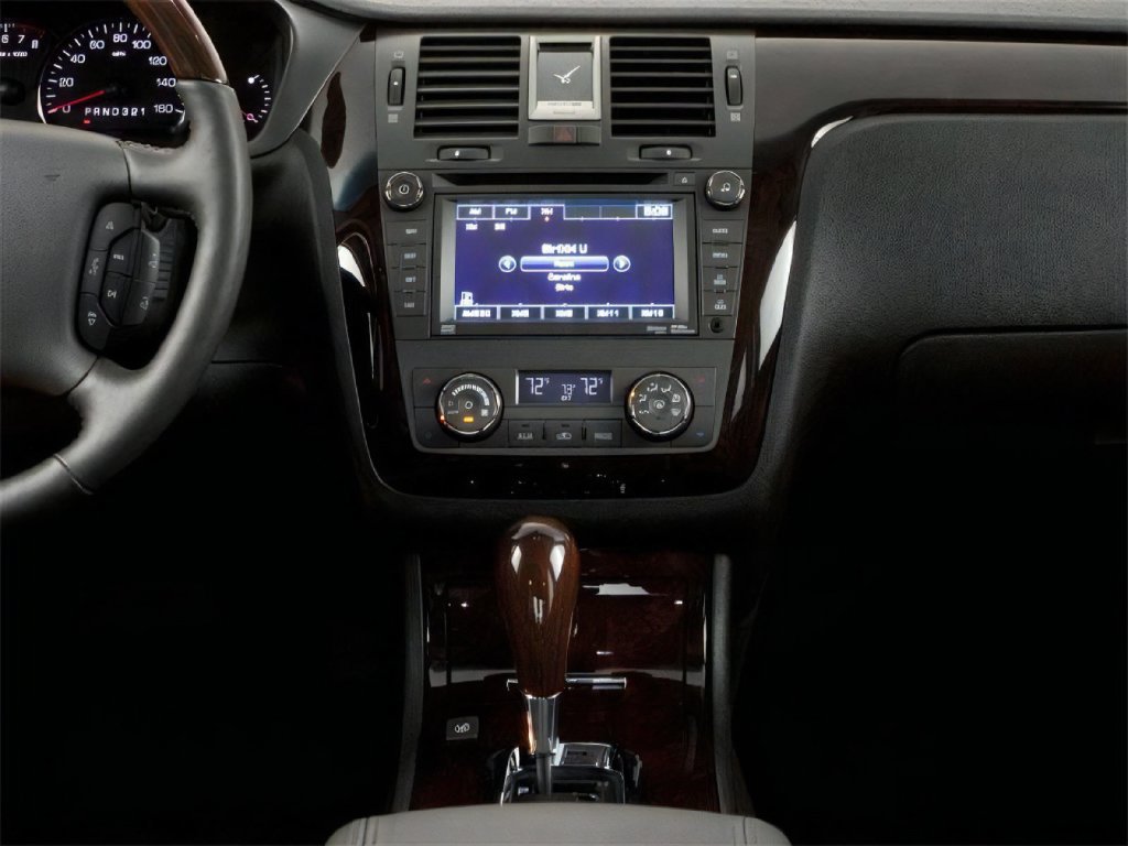 Used 2010 Cadillac DTS Luxury FWD image 10
