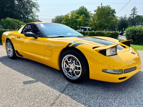 Used 2004 Chevrolet Corvette Z06 w/ Memory Package RWD image 2