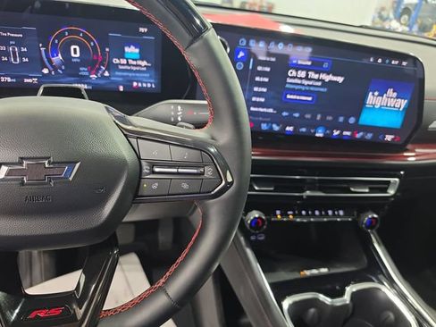 Used 2025 Chevrolet Traverse RS AWD/4WD image 17