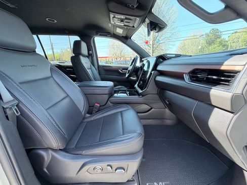 Used 2025 GMC Yukon XL Denali RWD image 25