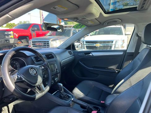 Used 2015 Volkswagen Jetta SE image 9