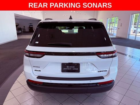 Used 2024 Jeep Grand Cherokee Limited w/ Black Appearance Package AWD/4WD image 6