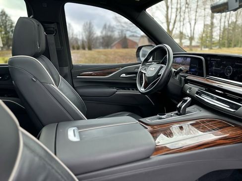 Used 2022 Cadillac Escalade Premium Luxury image 29