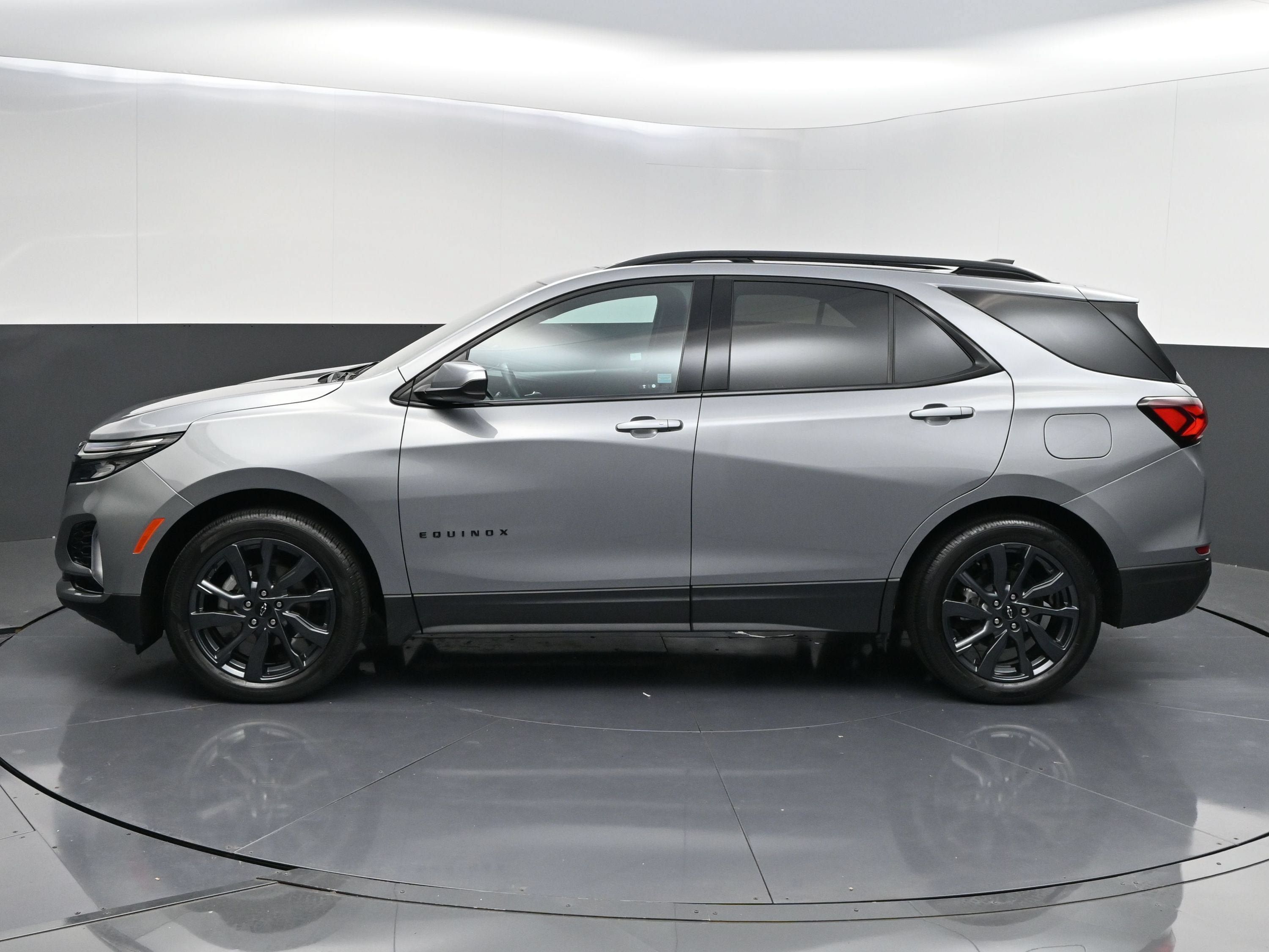 Certified 2023 Chevrolet Equinox RS FWD image 5