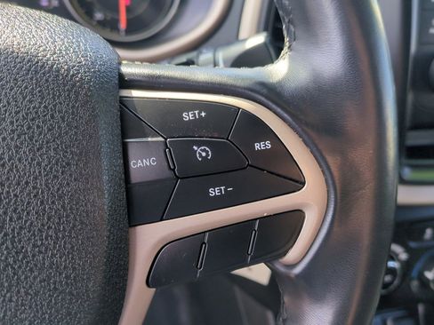 Used 2018 Jeep Cherokee Latitude w/ Altitude Package image 13