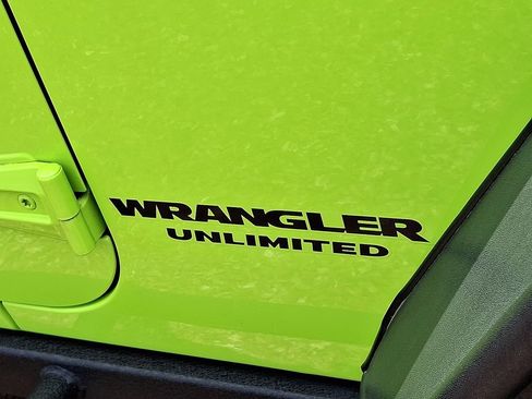 Used 2013 Jeep Wrangler Unlimited Rubicon w/ Connectivity Group AWD/4WD image 29