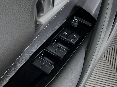 Certified 2025 Toyota Corolla SE image 18