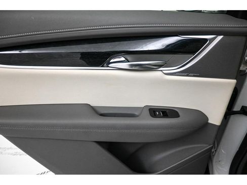 Used 2020 Cadillac XT6 Premium Luxury AWD/4WD image 26