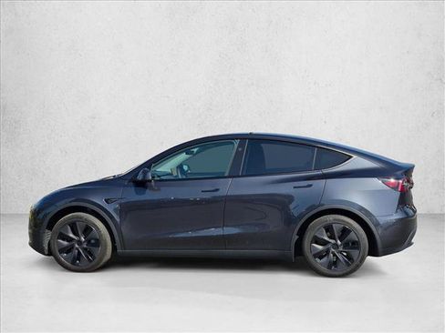 Used 2025 Tesla Model Y Long Range RWD image 8