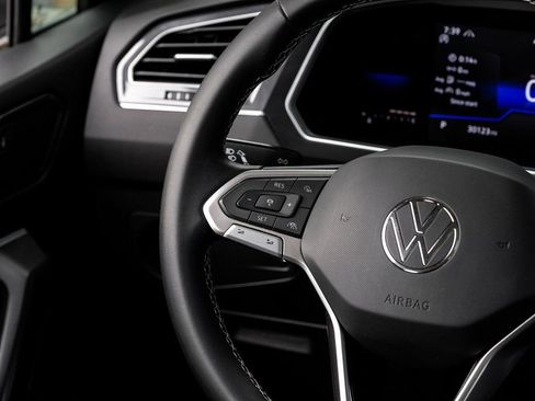 Used 2022 Volkswagen Tiguan SE image 27