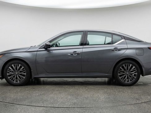 Used 2025 Nissan Altima 2.5 SV FWD image 5