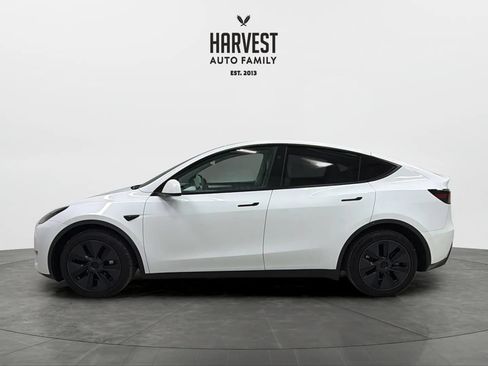 Used 2024 Tesla Model Y Long Range AWD/4WD image 2