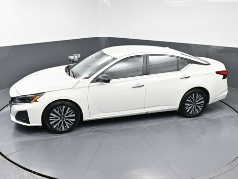 Used 2025 Nissan Altima 2.5 SV image 43