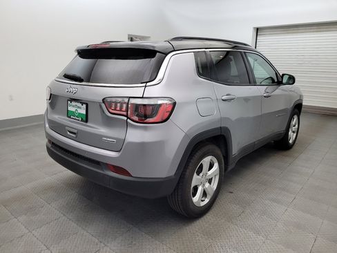 Used 2018 Jeep Compass Latitude w/ Popular Equipment Group FWD image 9