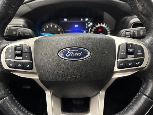 Used 2023 Ford Explorer XLT AWD/4WD image 17