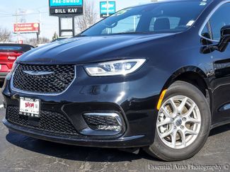 Used 2025 Chrysler Pacifica Select video 3