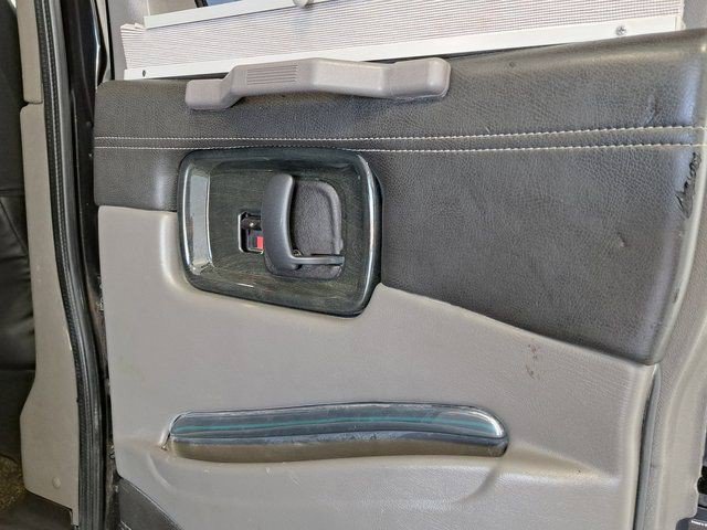 Used 2015 Chevrolet Express 2500 RWD image 28