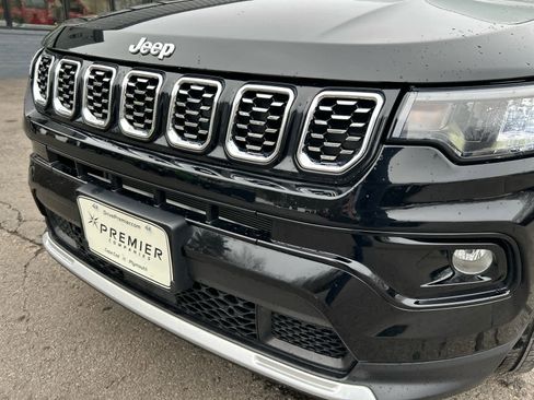 Used 2025 Jeep Compass Limited image 12