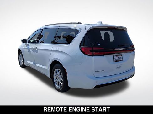 Used 2022 Chrysler Pacifica Touring-L FWD image 3