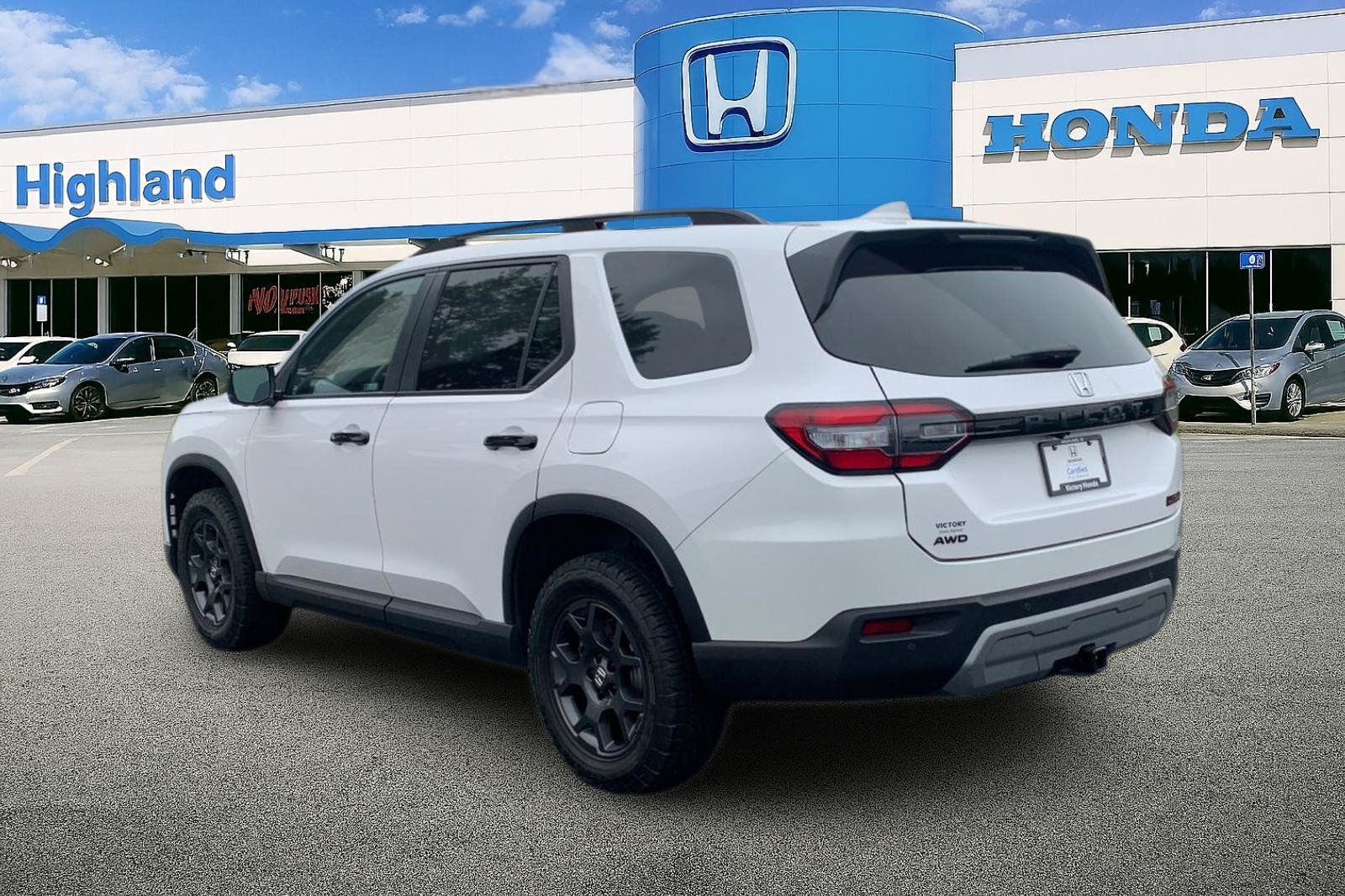 Used 2024 Honda Pilot TrailSport image 3
