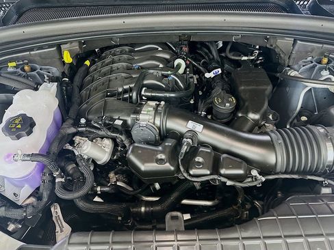 New 2025 Jeep Grand Cherokee Overland w/ Luxury Tech Group IV AWD/4WD image 18
