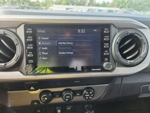 Used 2020 Toyota Tacoma SR5 RWD image 11