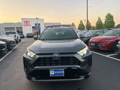 Used 2022 Toyota RAV4 SE w/ Convenience Package AWD/4WD image 2