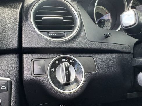 Used 2013 Mercedes-Benz C 250 Sedan image 23
