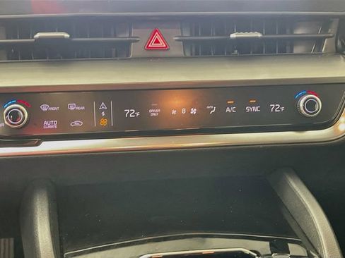 Used 2024 Kia Sportage EX AWD/4WD image 17