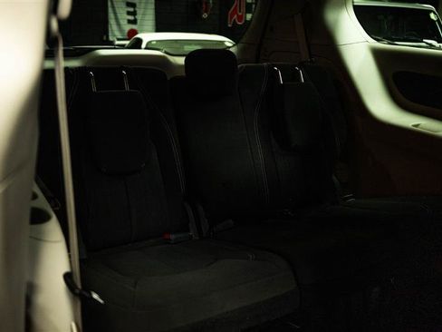 Used 2023 Chrysler Voyager LX image 11
