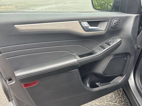 Used 2022 Ford Escape SEL w/ Technology Package FWD image 13