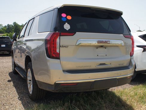 Used 2021 GMC Yukon SLT w/ SLT Premium Package AWD/4WD image 6