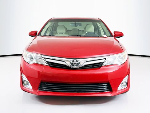 Used 2013 Toyota Camry XLE FWD image 2