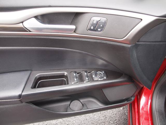 Used 2017 Ford Fusion SE w/ Fusion SE Technology Package FWD image 8