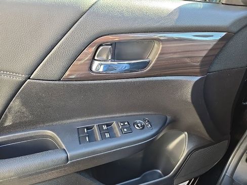 Used 2016 Honda Accord EX image 5