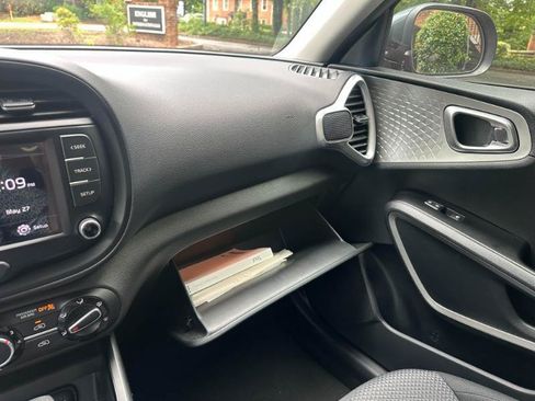 Used 2022 Kia Soul LX FWD image 31