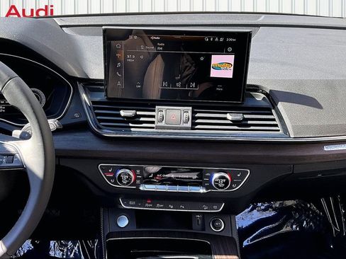 Used 2023 Audi Q5 2.0T Prestige w/ Prestige Package image 9