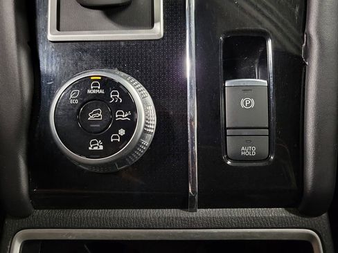 Used 2023 Mitsubishi Outlander SE image 15