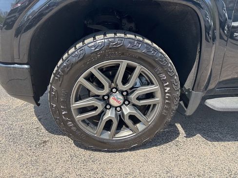 Used 2022 GMC Sierra 1500 AT4 w/ AT4 Premium Package AWD/4WD image 11